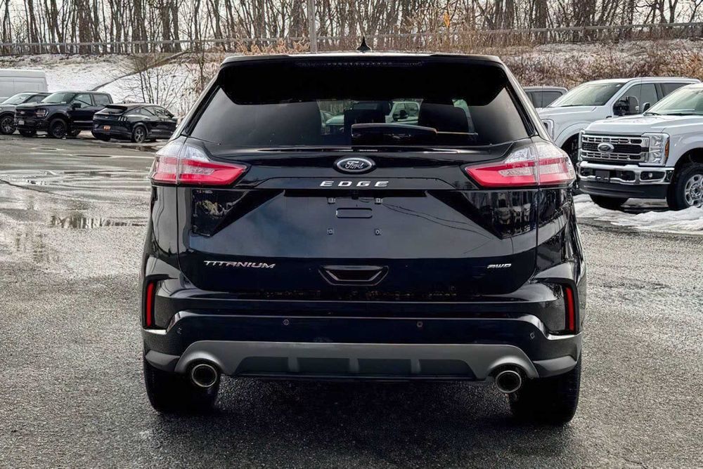 Ford Edge Titanium      2024