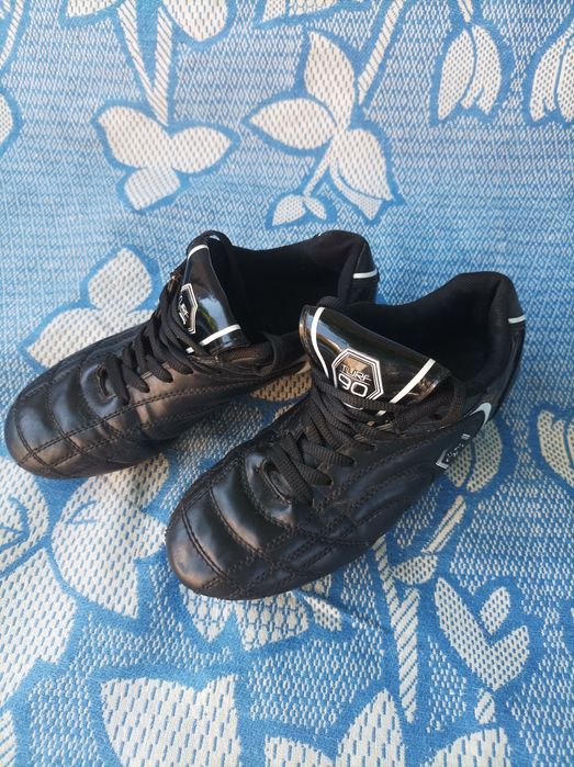 Бутсы для футбола р35.