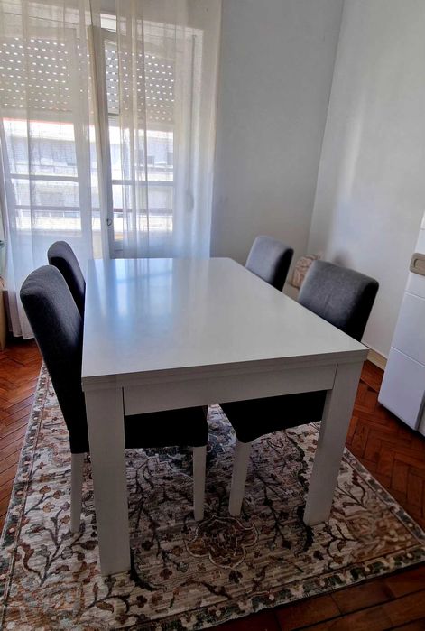 Conjunto mesa jantar e 4 cadeiras