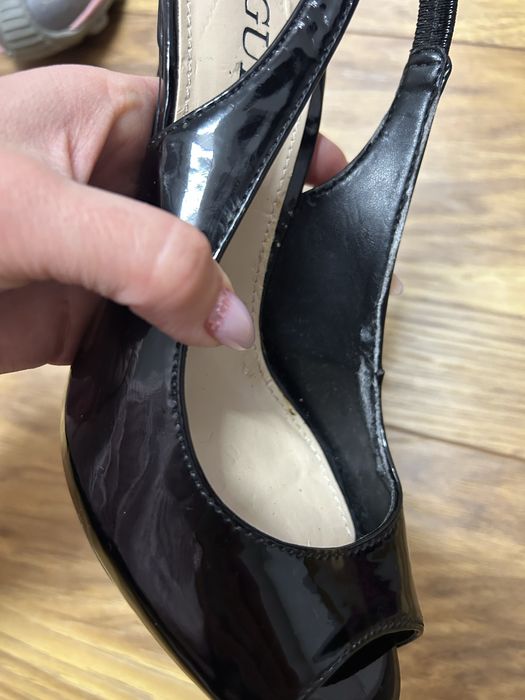 Buty na obcasie Szpilki Guess