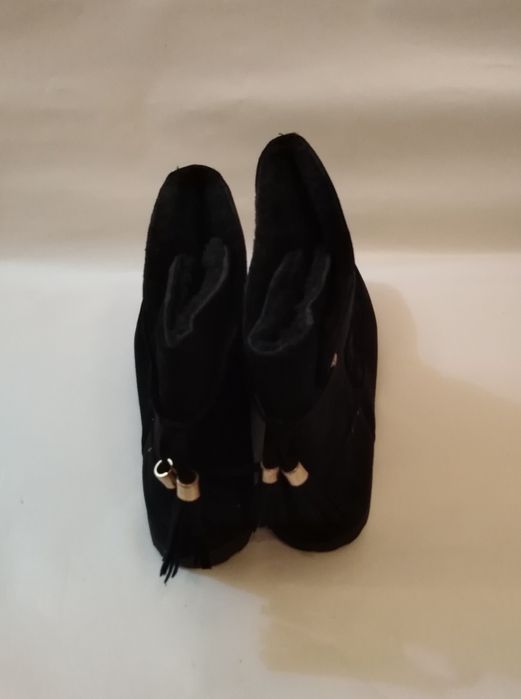 SALDOS Botas de senhora camurça, sem salto.