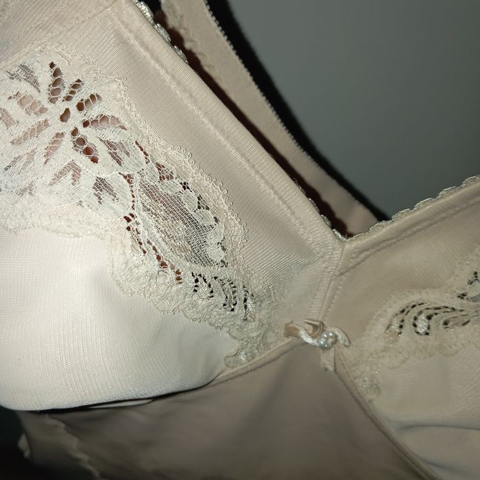 Body beżowe modulujący Triumph