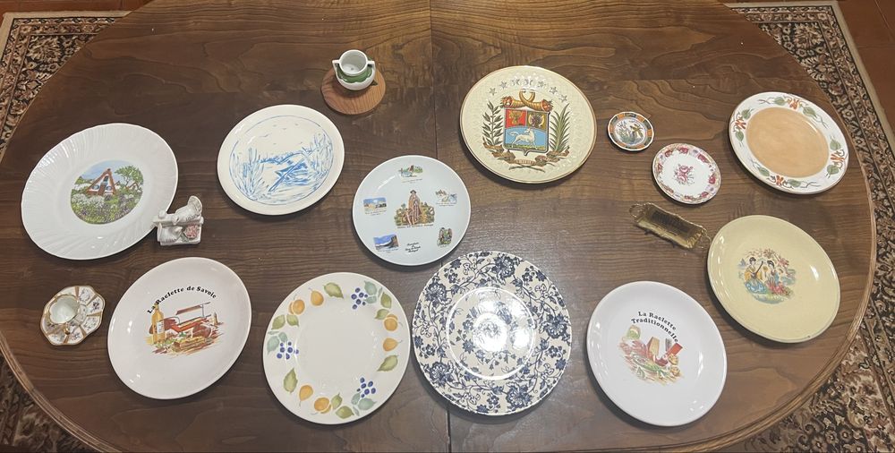 Set Aleatório de Pratos e Cerâmica Decorativa