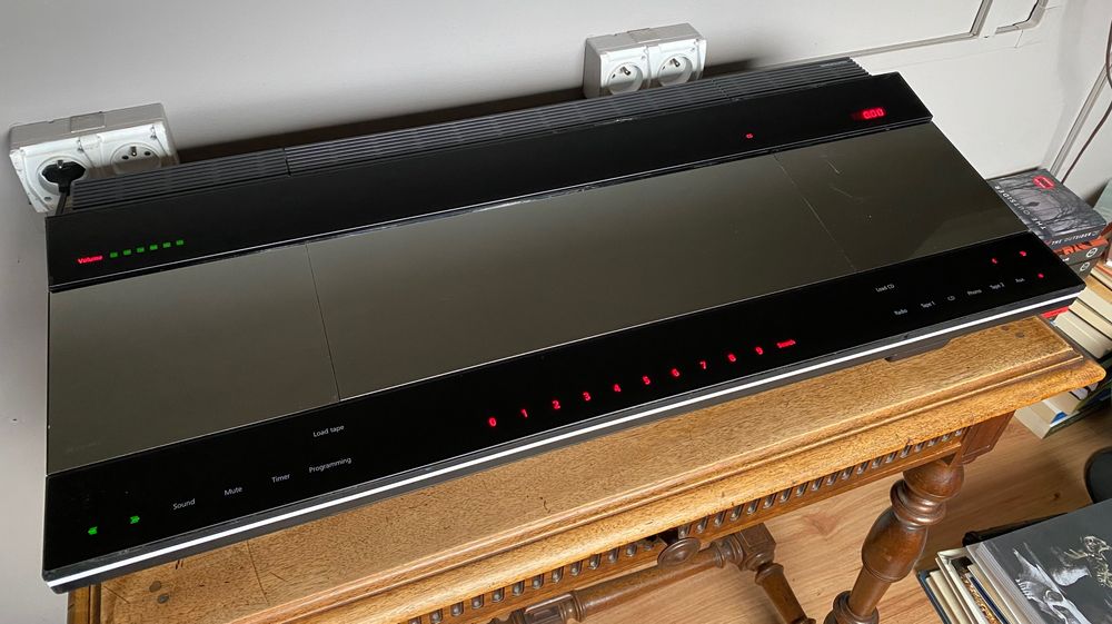 Bang Olufsen BeoCenter 9300 Audio System