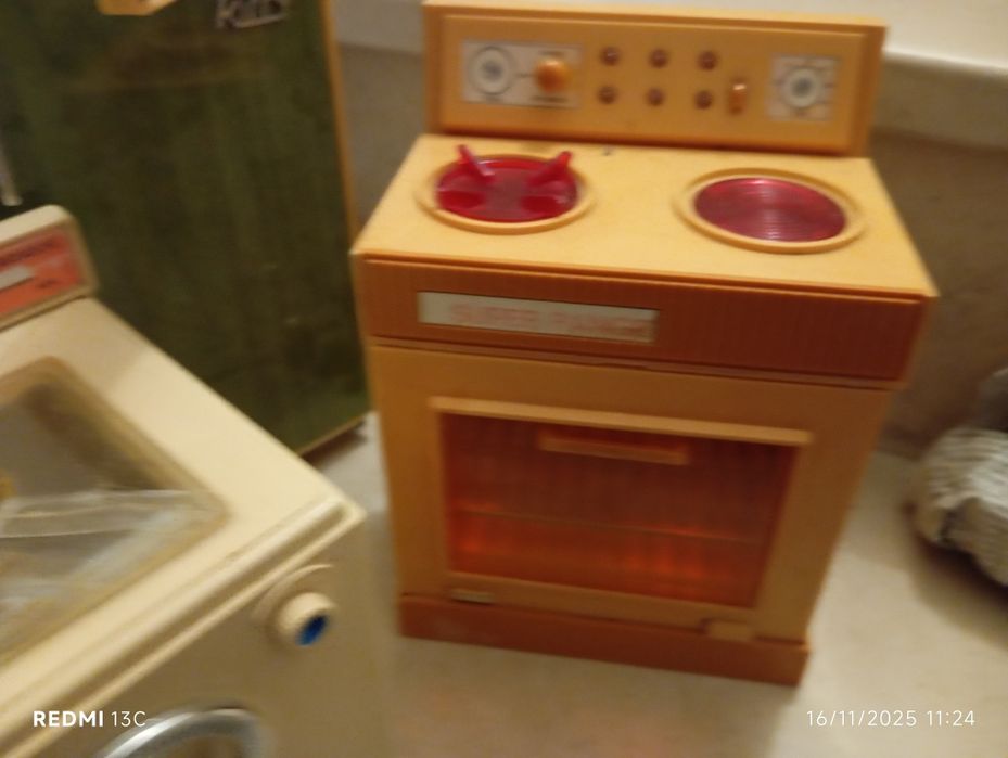 3 brinquedos antigos -frigorífico vendido  e máquina de lavar roupa vendida