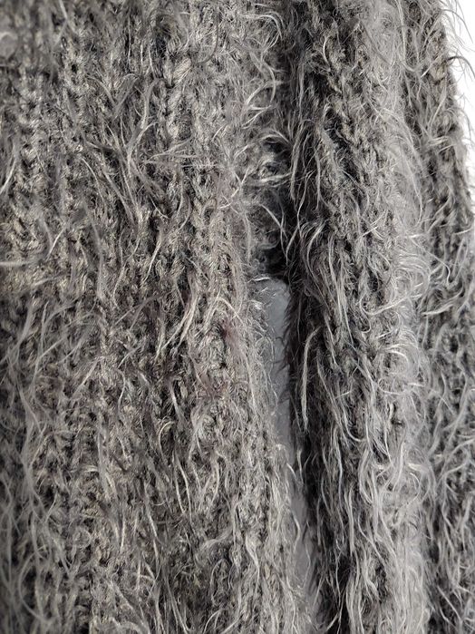 Kudłaty sweter kardigan