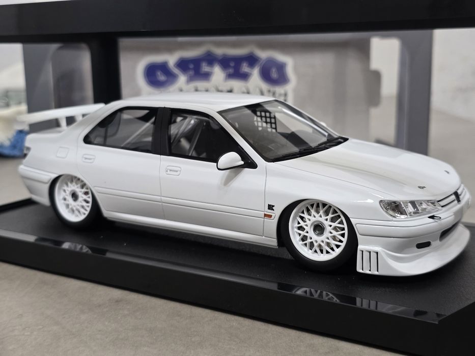Miniatura 1/18 Peugeot 406