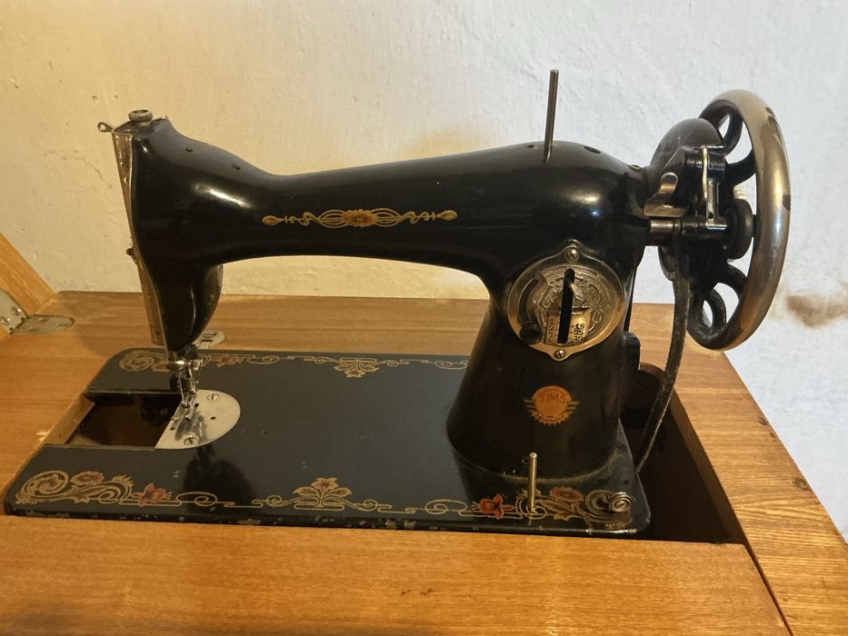 Швейна машинка ножний привід