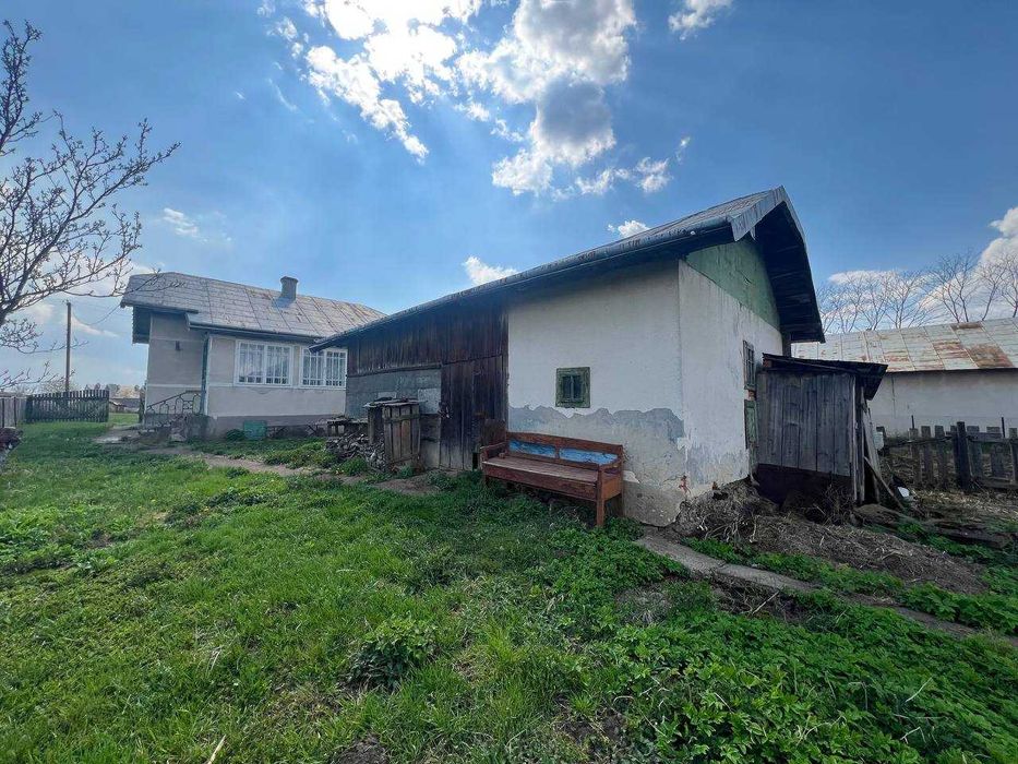 Продається будинок із земельною ділянкою у с. Підпечери