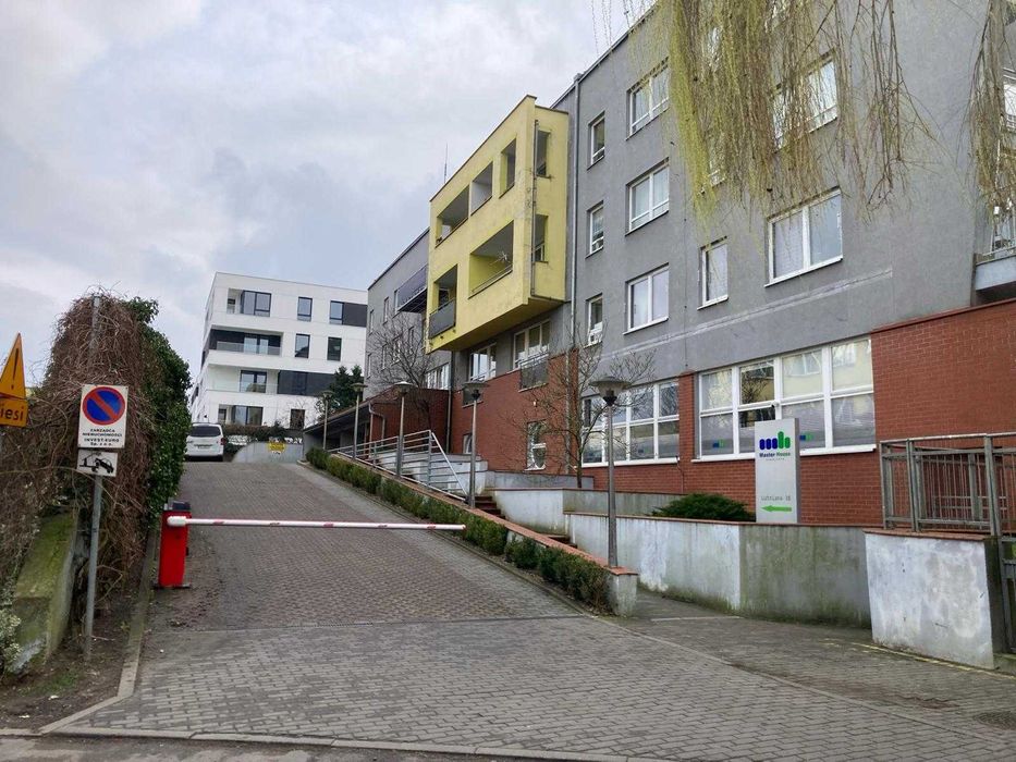 Miejsce parkingowe w garażu podziemnym przy ul. Lutnianej/Jasne Błonia