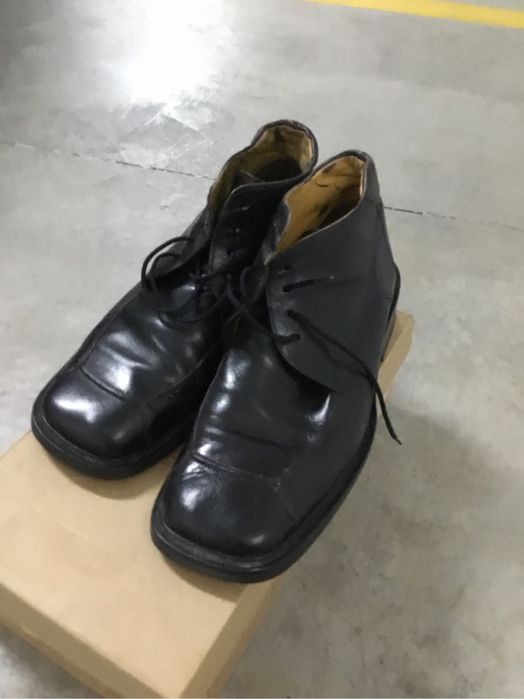 Botins em couro 44