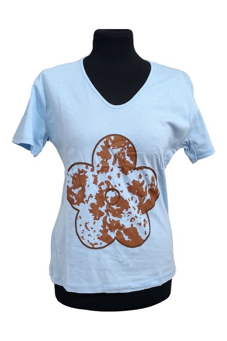 Jasnoniebieski t-shirt z nadrukiem róży moro rozmiar XL