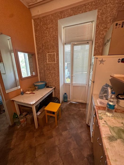 Продается комната  в доме комунального типа с балконом