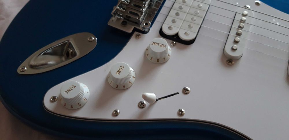 Guitarra elétrica Squier Fender Stratocaster HSS - NOVO.