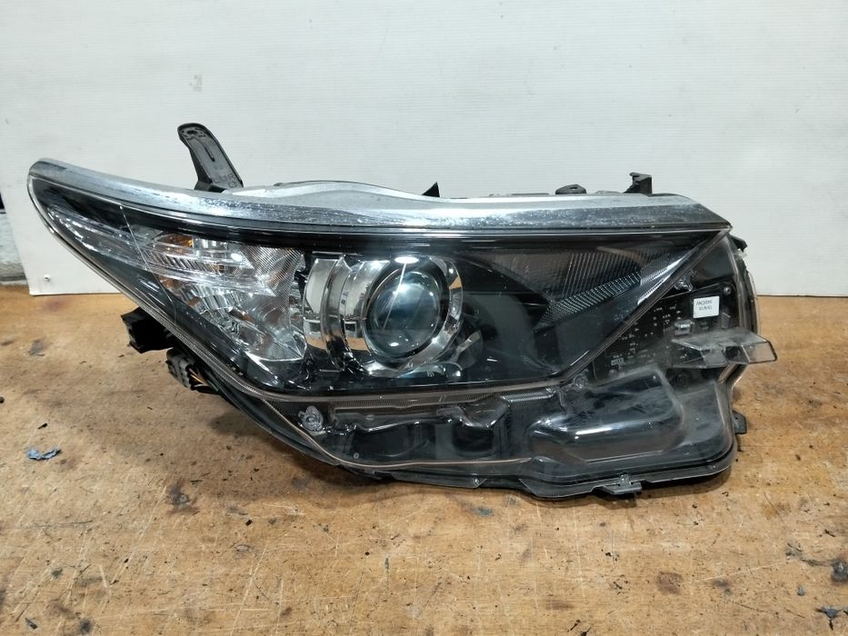 Farol Toyota Auris ótica original 2015