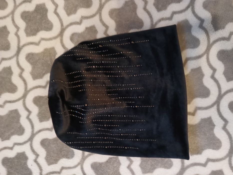 Czapeczka z cekinami