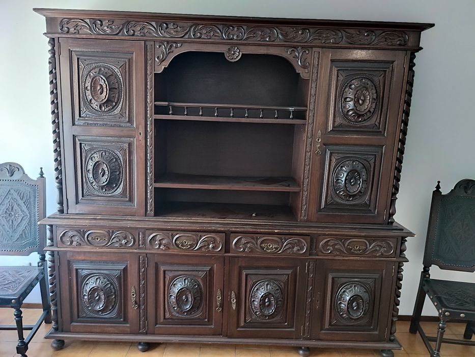 Armario antigo de sala