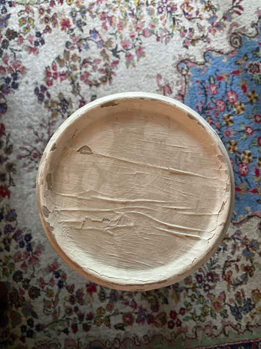 Kwietnik bialy drewniany