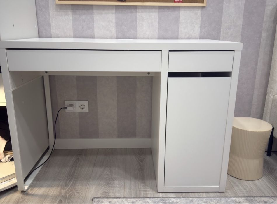 Стол Икея/IKEA белый,компактный,но вместительный