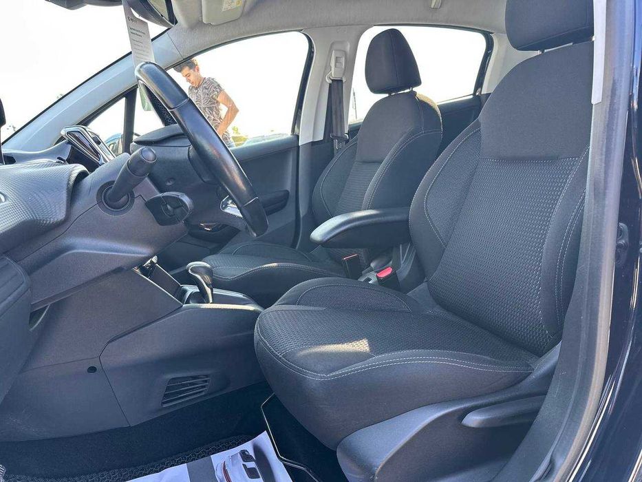 Peugeot 208 2019рік 1.2 Бензин Автомат