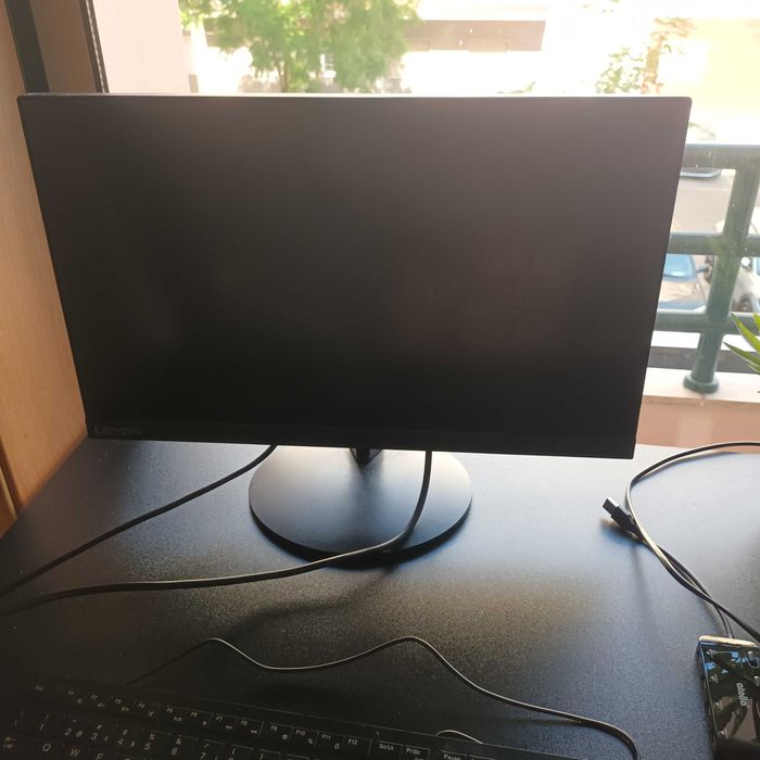 Lenovo Full HD (1080p) Computer Monitor – Slim Bezel Design (Cables Included)