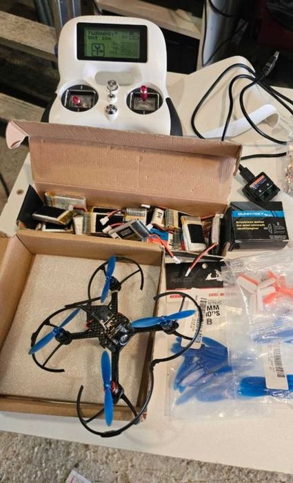 Drone FPV BAT100 + Rádio TURNIGY + Peças e Acessórios (Envio incluído)