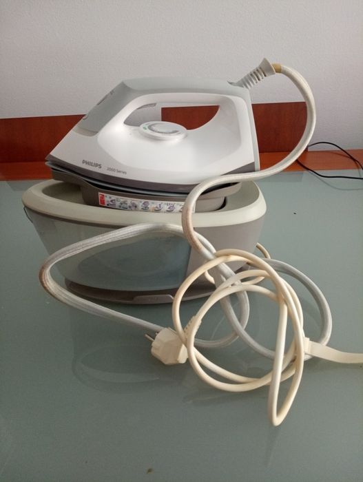 Ferro de engomar a vapor com caldeira	Philips 2000 series			Como novo!