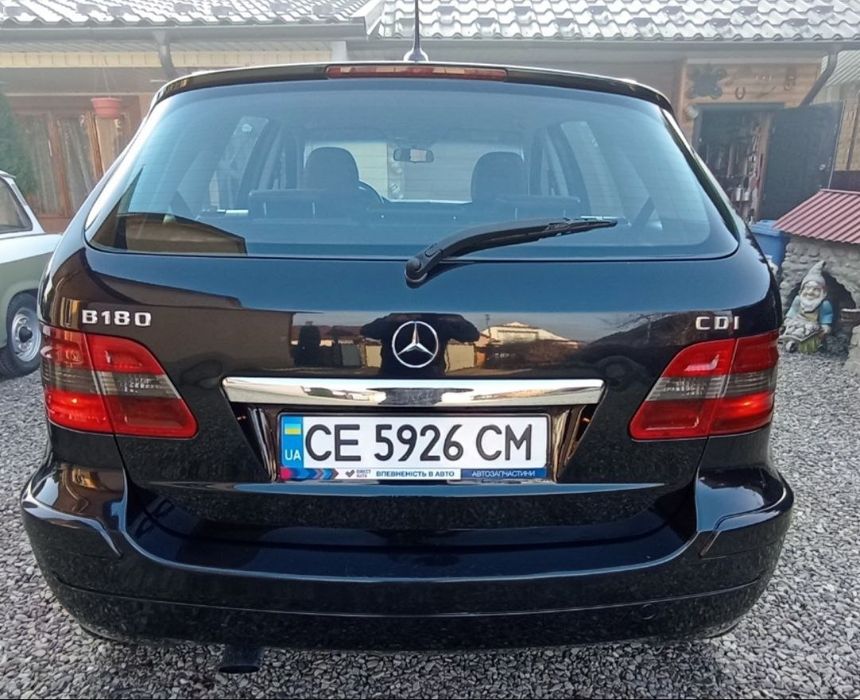 Mercedes-Benz 2.0 дизель/автомат / 2005 рік / зимова резина