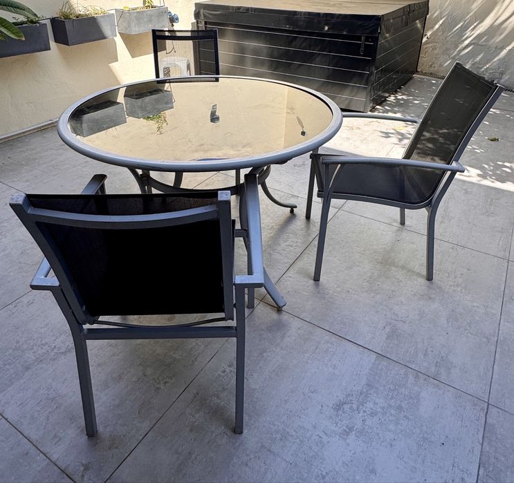 Mesa redonda de exterior Ø120 cm | tampo em vidro preto | 5–6 pessoas