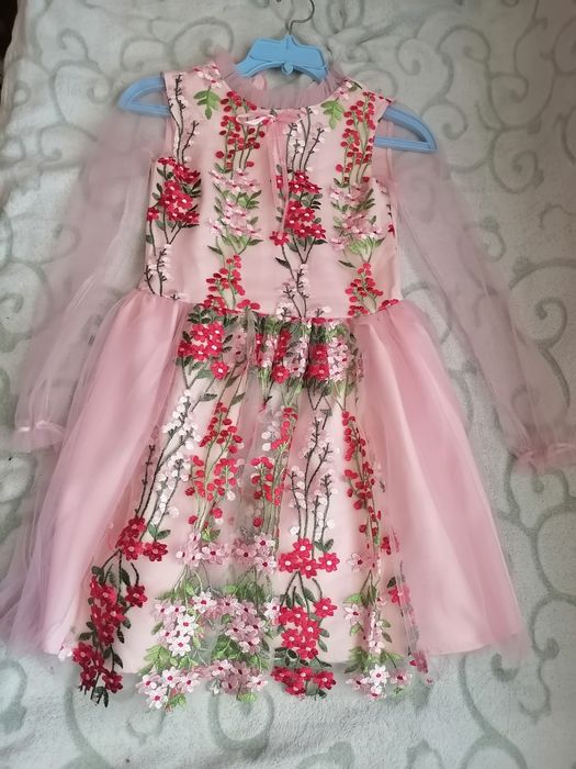 Продам сукню для дівчинки