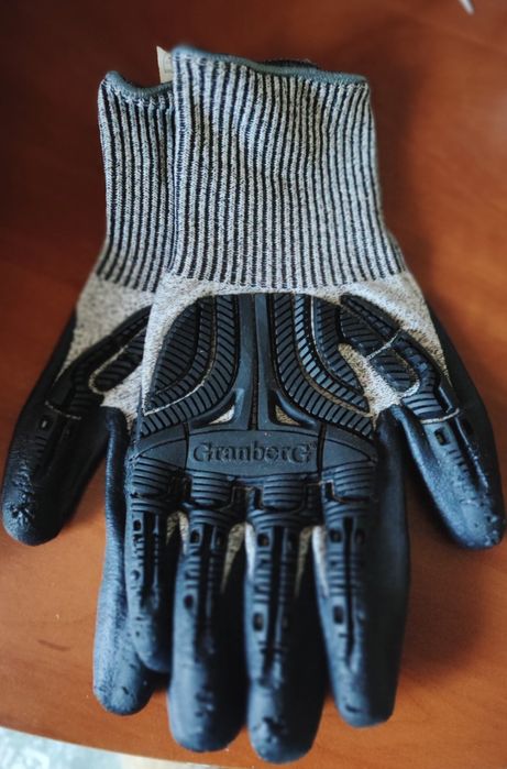 Рабочие перчатки