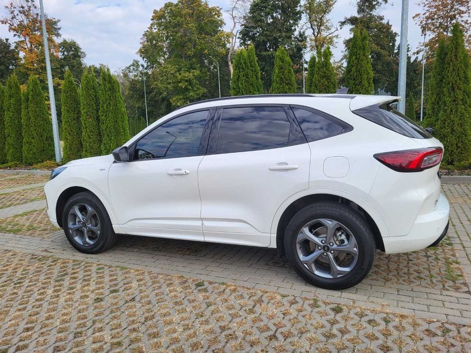 Власник ПРОДАМ Ford Escape 2024