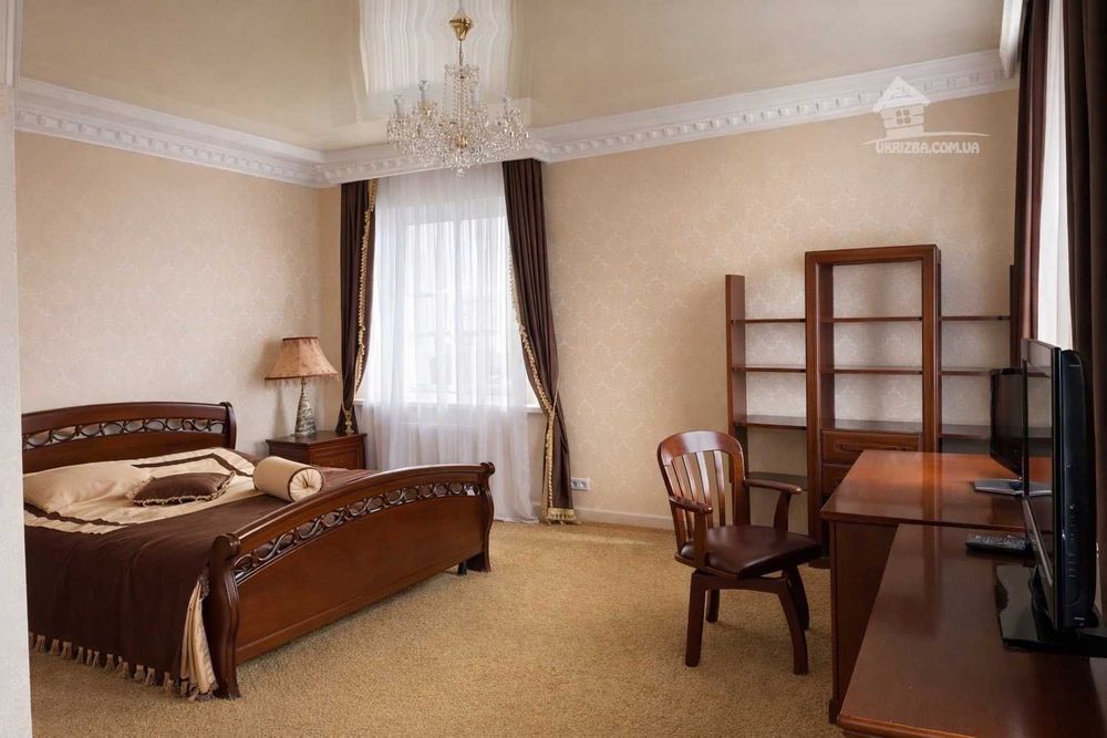 Будинок 600 кв. Велика зала. Басейн, сауна, джакузі, хамам.