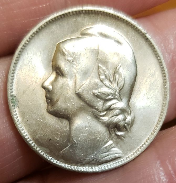 Moeda muito antiga de 4 centavos