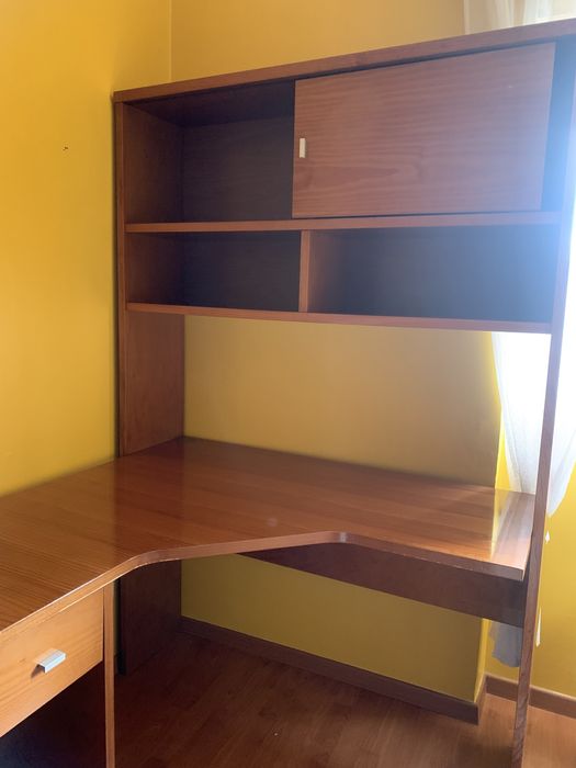 Large Desk, Like New64738772647170120