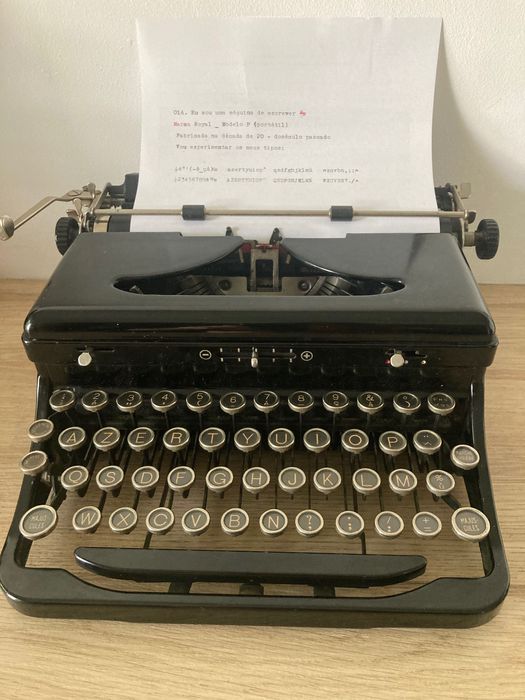 Máquina de escrever  ***  Royal P