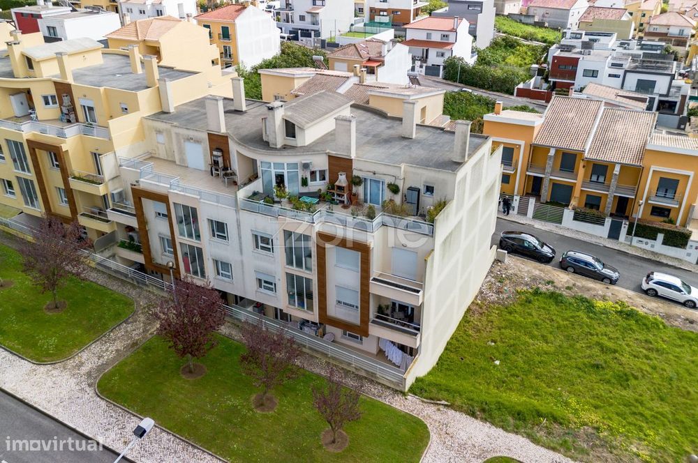 Apartamento T4 no Arneiro | Vista mar, 2 Suites e Estacionamento