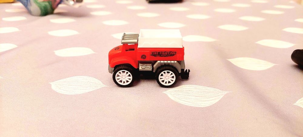 Auto z napędem, samochód ciężarowy, straż