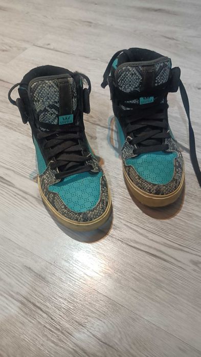 wyjątkowe kolorowe buty Supra sneakersy 42.5
