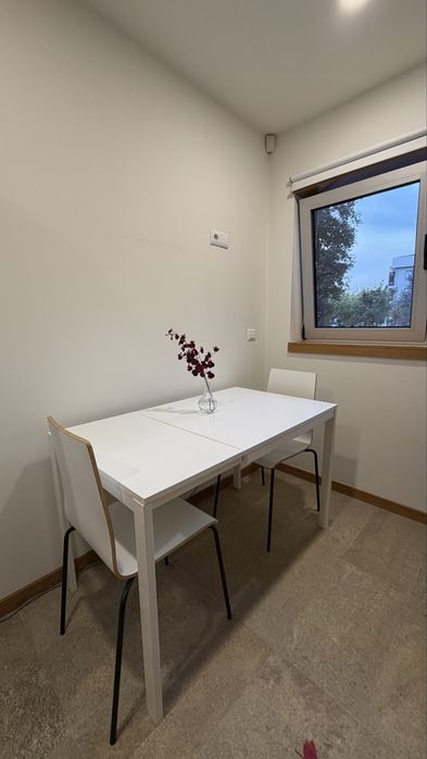 Conjunto Mesa e Cadeiras