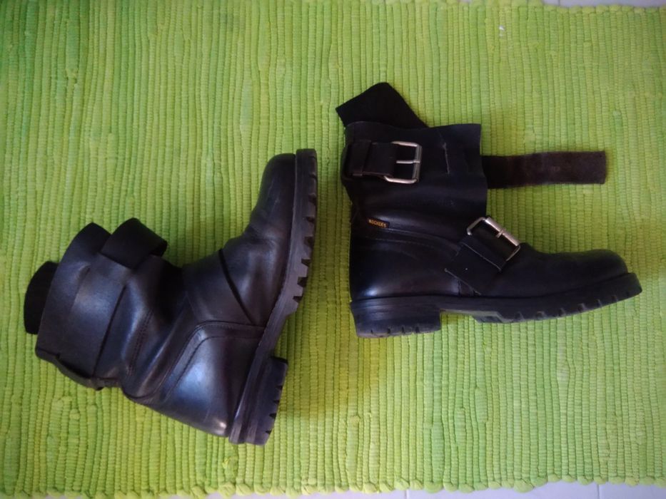 Botas  marca  pele