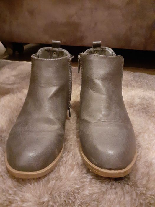 półbuty jesienno-zimowe dla dziewczynki (wkładka ok. 19,5 cm).