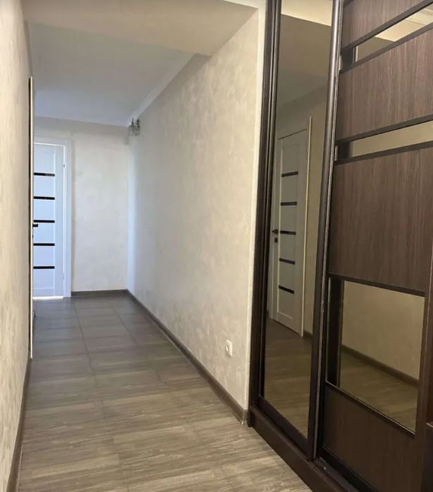 Продаж 2к квартири 50 кв. м на вул. Тролейбусна