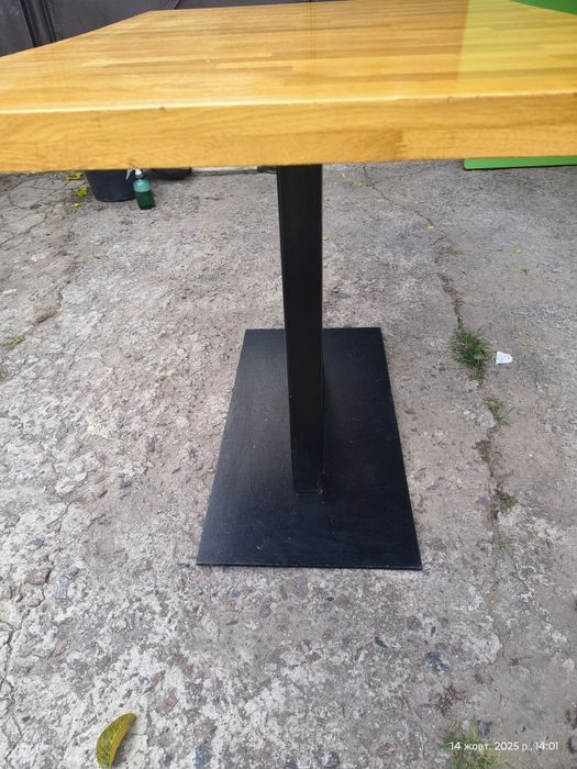 Стіл в гарному стані .