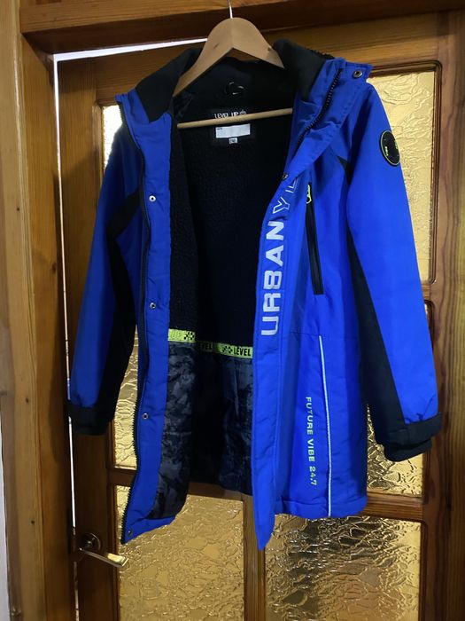 Продам зимову куртку на хлопчика 10-12 років