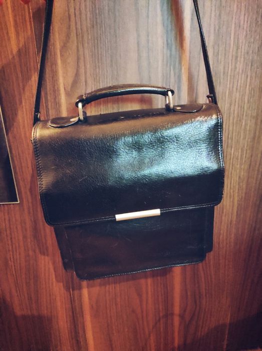 Listonoszka skórzana