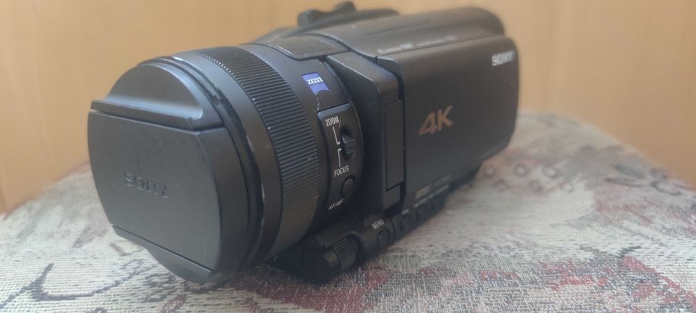 Sony FDR AX700 камкодер