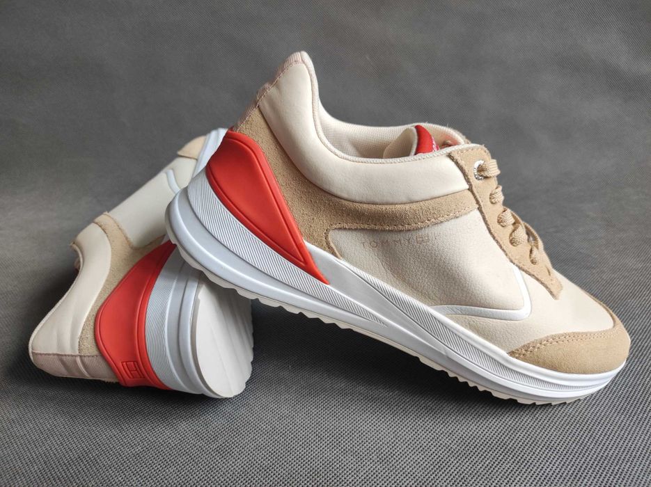 2- Tommy Hilfiger Runner With Heel Detail - Sneakersy r. 40