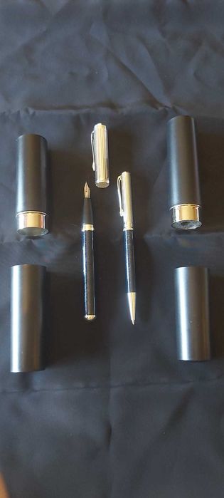 caneta preta de tinta permanente