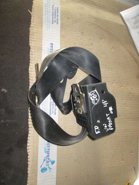 Pré-tensor cinto frente direito VOLKSWAGEN Passat (3B3)